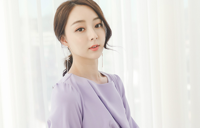 折叠悬垂按钮连衣裙