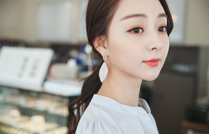 精致的裙子水晶