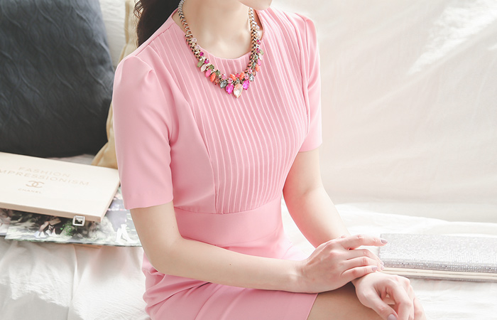 简单捏平褶连衣裙