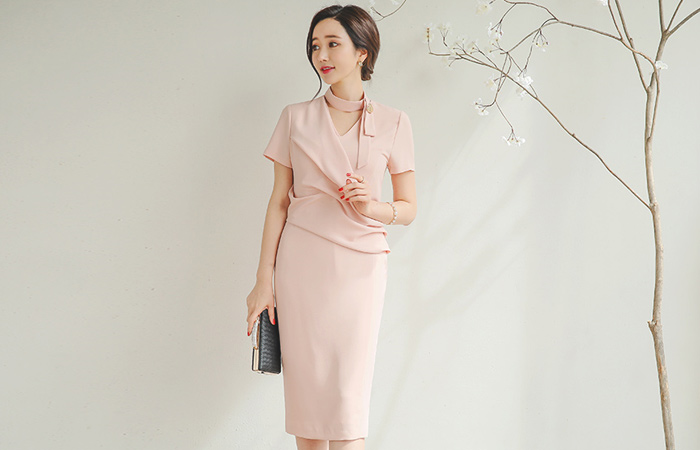 古色古香的金项链脖子披肩连衣裙