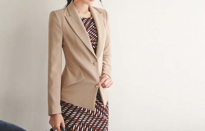 瓣切口峰德领外套（春季）