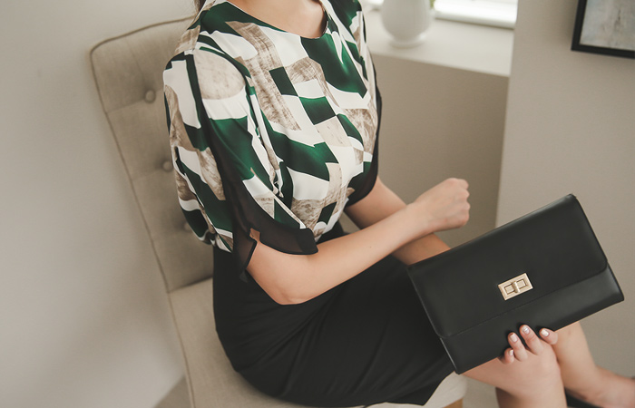 Seukeolchyeo柔滑的薄纱修剪女衬衫