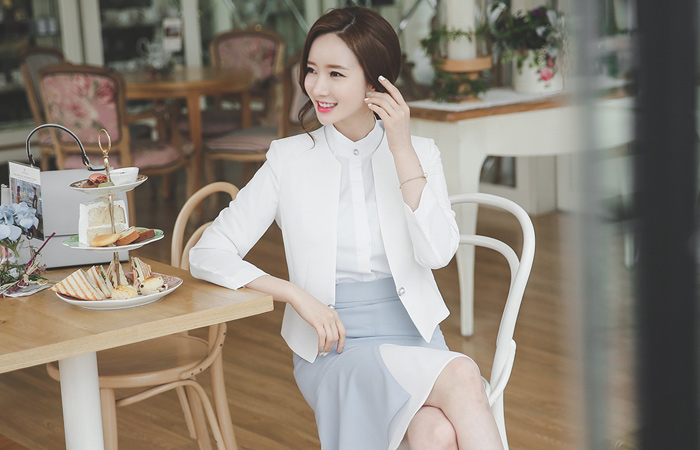 简单圆领珍珠按钮短外套