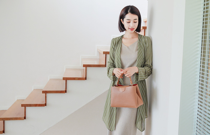 纹纹眞风衣衣长