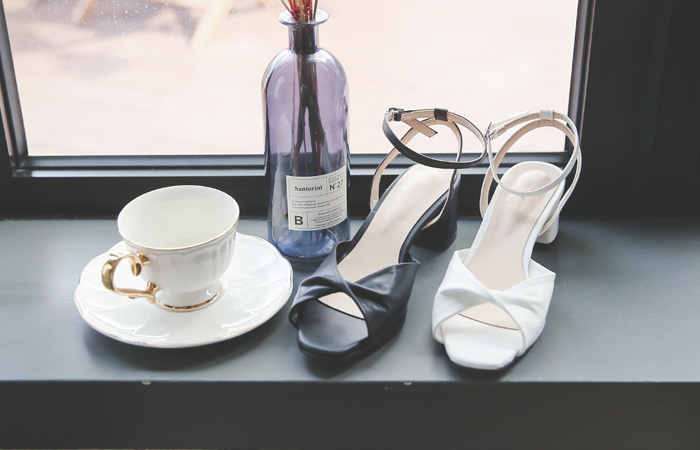 [特特34 34 34 34]浪漫的扭曲带