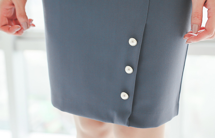 三一一珍珠关键点切口裙子