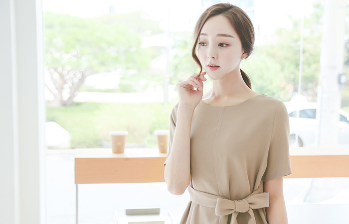 Side Deep Slit珍珠束腰连衣裙