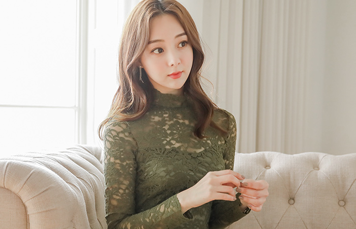 那蕾丝范高领蕾丝连衣裙