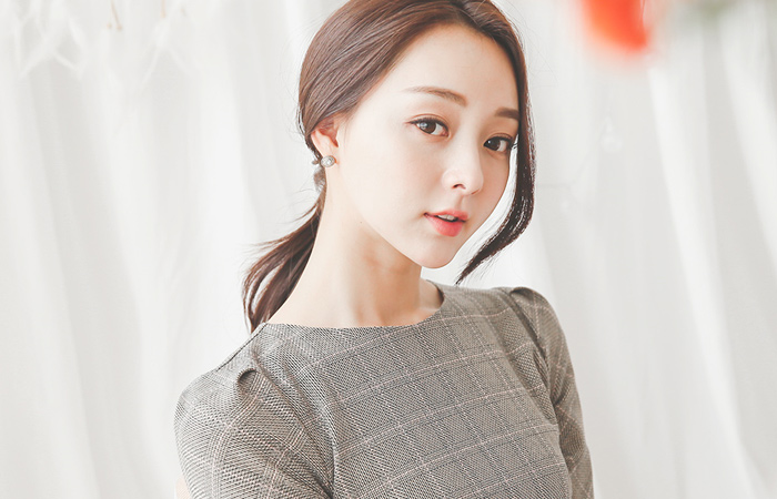 现代圆图标格兰检查连衣裙