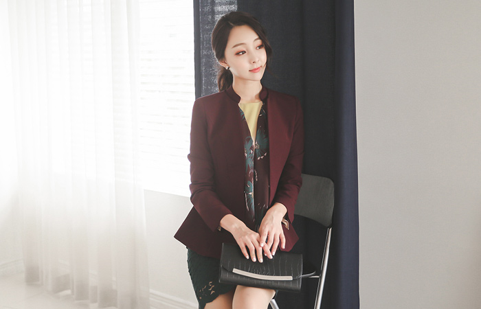 双重甲线条外套（可拆卸围巾）