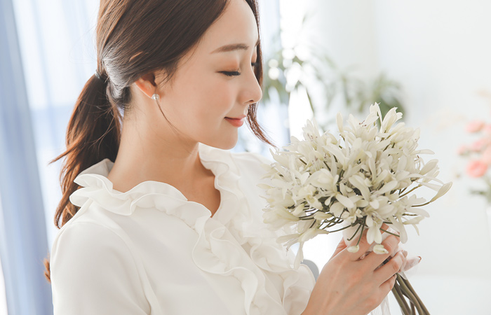 伊莎贝拉浪漫褶边女人衬衫