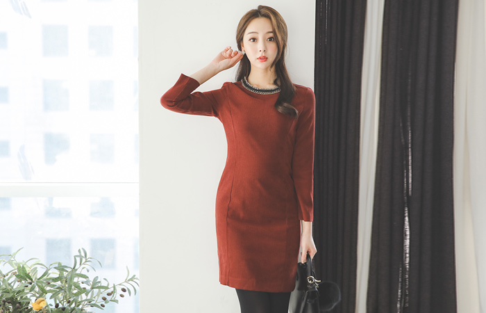 金链脖子灯芯绒纹理连衣裙