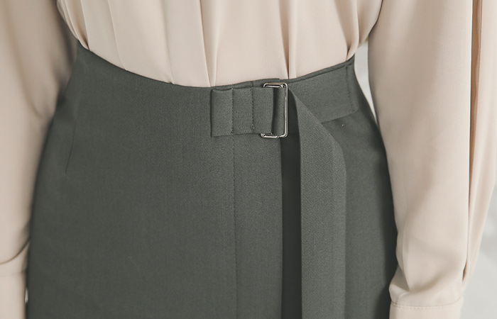 缝银扣腰带裙子