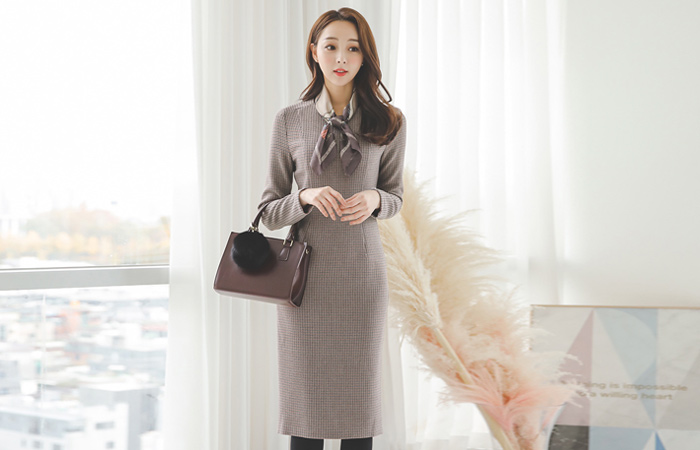 现代基本圆领连衣裙