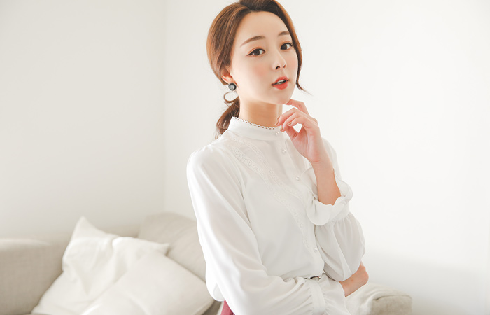 刺绣蕾丝珍珠纽扣绸缎女衬衫