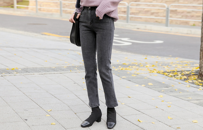 直身直绒绒黑色牛仔布牛仔裤