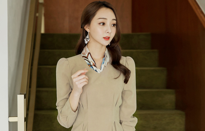 Pinto V字领加绒中长连衣裙