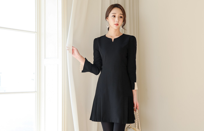 贝拉开衩领褶裥连衣裙（冬季）