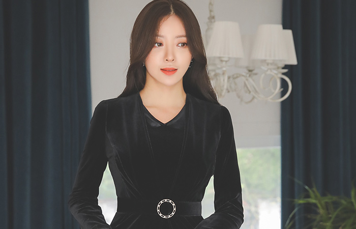 金O环束腰丝绒连衣裙