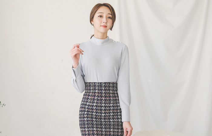 柔软触感珍珠纽扣滑稽女人衬衫