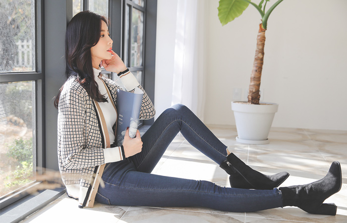 在拉丝水中轻松切割松紧紧身牛仔裤