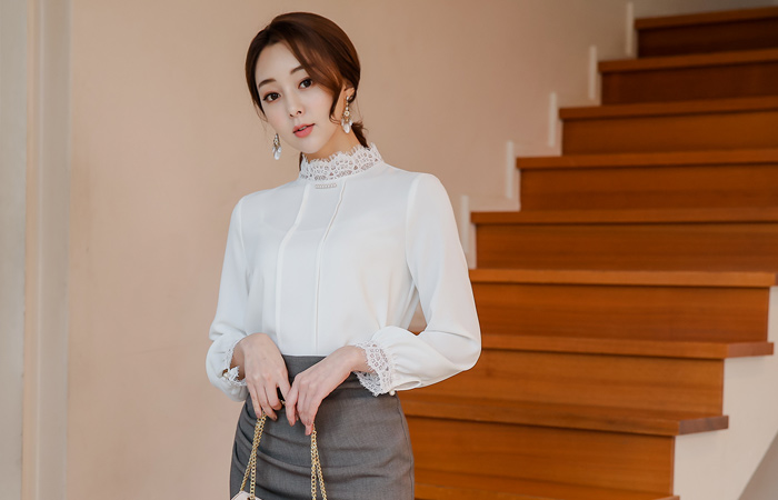 迷你珍珠半高领蕾丝女衬衫