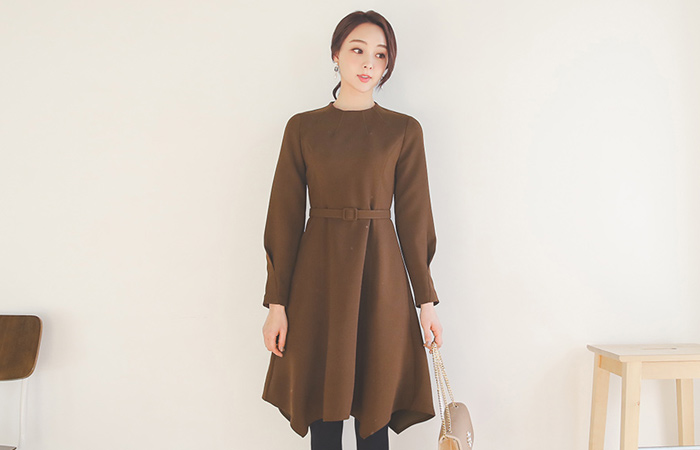 漏斗领腰带喇叭连衣裙