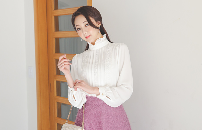 花刺绣蕾丝褶边脖子女人