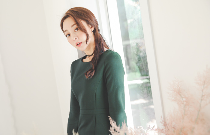 淑女三角襟喇叭连衣裙