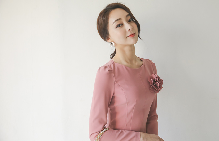 大花胸花开衩连衣裙(spring)