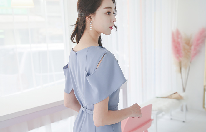 格蕾丝垂褶牛领连衣裙