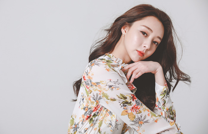 百合 荷叶边领 v 褶裥 罩衫