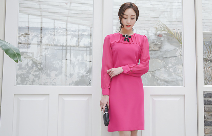 褶皱雪纺珍珠蝴蝶结胸针连衣裙