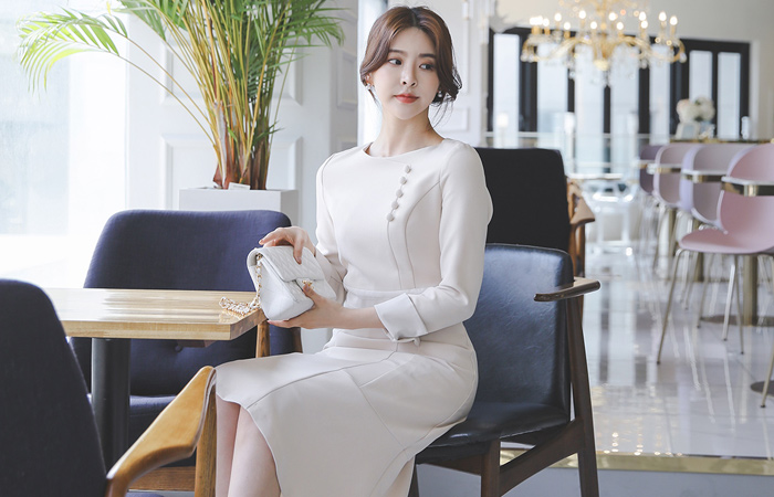 豆扣 线条 开叉 喇叭 连衣裙