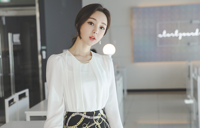 古典 圆领 金条装饰 细褶 罩衫