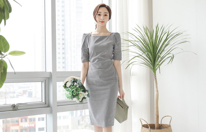 侧纽 品齐褶皱 方领 连衣裙(半袖)