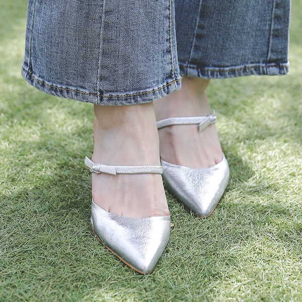 双重 双 露跟高跟鞋