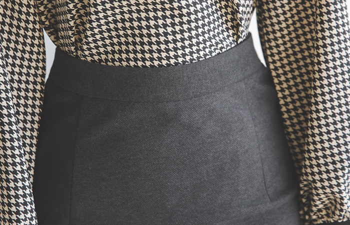 这款基本款Obi-high Midi半身裙