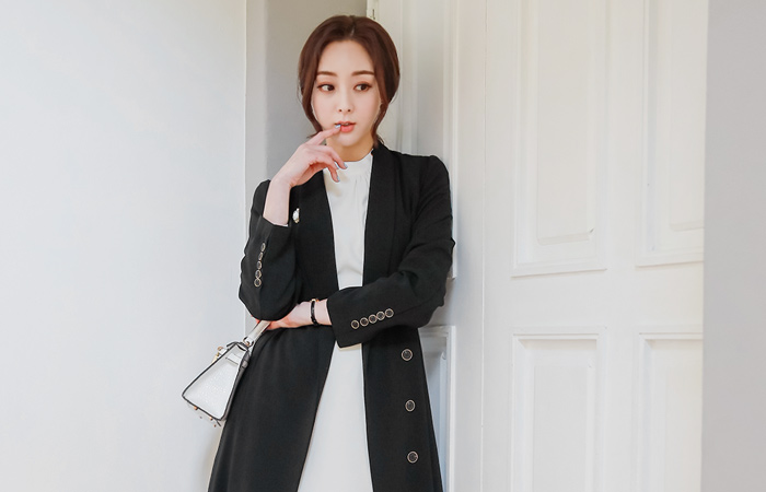 披巾领黄金腰带喇叭长款大衣