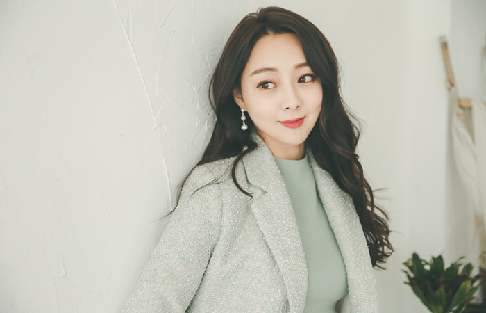 粉彩珍珠扣粗呢外套