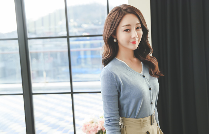 柔丝简单V字领开衫