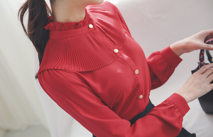 华丽荷叶边领褶边女衬衫