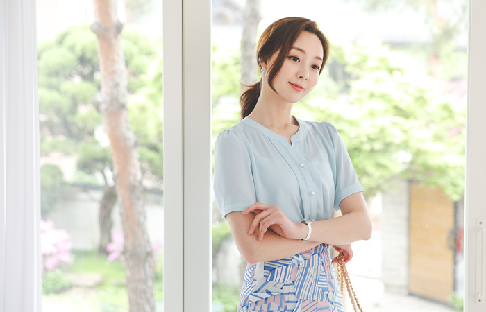 半开 开叉 V字领 珍珠扣 罩衫