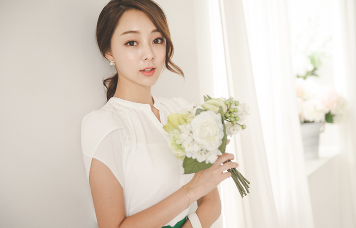 印花肩花边郁金香袖女衬衫