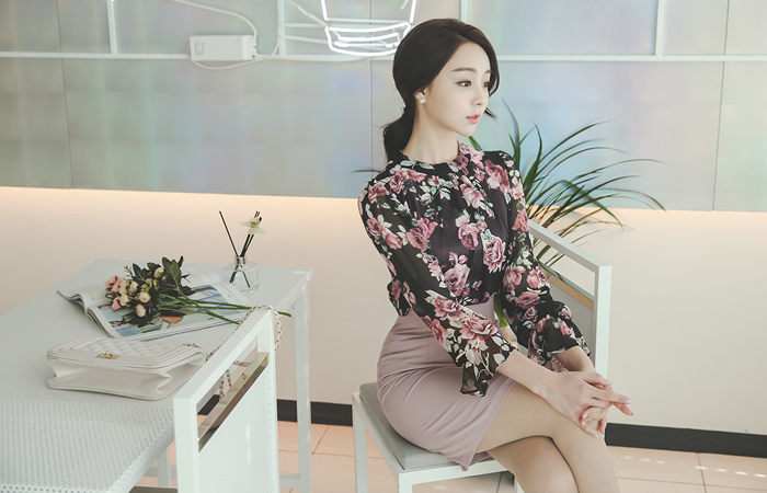 平滑宽松透明女衬衫