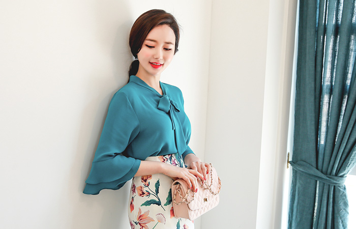 双袖口丝带领带女人衬衫