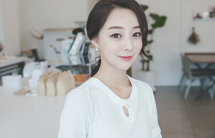 褶皱袖珍珠领长款女式衬衫