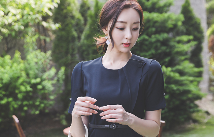 不规则 悬垂式 泡泡袖 束带 连衣裙