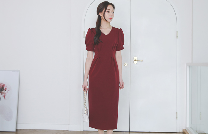 细褶 V字领泡泡袖中长连衣裙