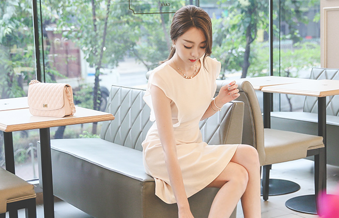 女人双雪纺连衣裙